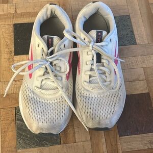 Brooks Signal 3 Women's Pink and White Running Shoes‎ Size 8